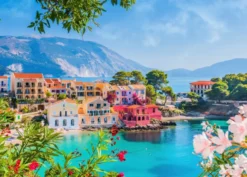 Colorful Village of Assos - Greece Puzzel (500 stukjes)