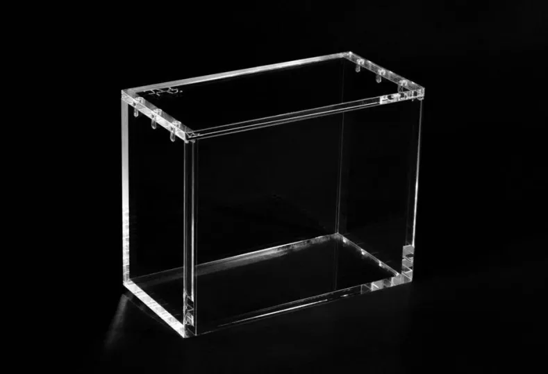 Premium - Acrylic Case One Piece Boosterbox (OP-04+)